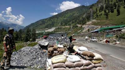 Вооруженный конфликт Индии и Китая в Гималаях: число погибших индийских солдат возросло до 20