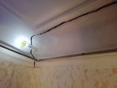 В Комсомольске-на-Амуре на спящую пенсионерку упал потолок
