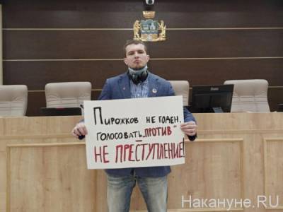Пришедшие к депутату Пирожкову сотрудники военкомата ретировались после выступления общественности