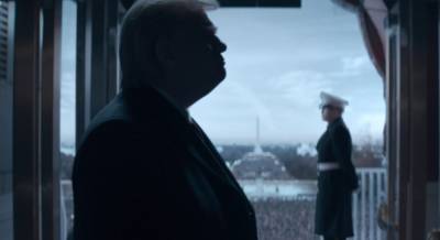 Опубликован первый кадр сериала HBO о Трампе, где его играет звезда "Гарри Поттера"