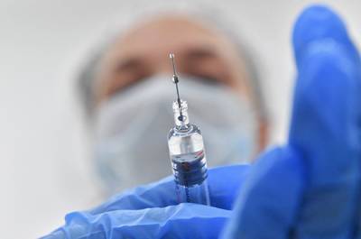 Первую группу россиян-добровольцев вакцинируют от Covid-19 уже 18 июня