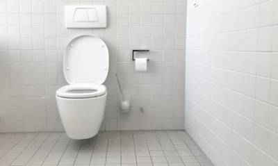 Коронавирусом можно заразиться, спустив воду в туалете