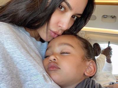 Ким Кардашьян умилила Сеть нежным снимком с засыпающей дочуркой