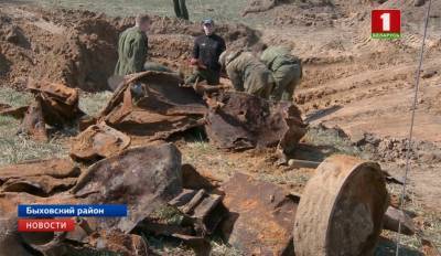 Детали танка Т-70 времен Великой Отечественной подняты после раскопок в Быховском районе