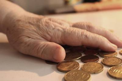 Мошенники научились обманывать пенсионеров с помощью брокерской платформы