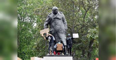 «Долой расистов»: в Европе и США хотят снести многие исторические памятники, в том числе Черчиллю