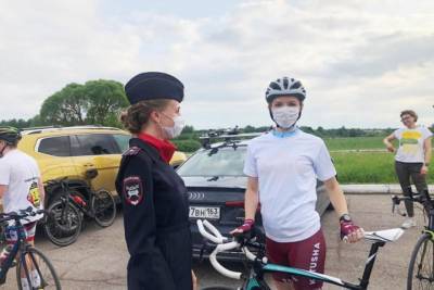 Необычную тренировку провели псковские велосипедисты вместе с госавтоинспекцией