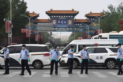 Пекин стал «закрываться» из-за страха второй волны эпидемии