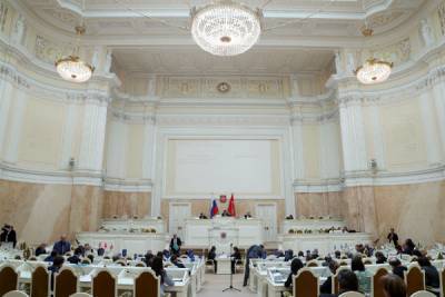 Обсуждение поправок в Конституцию спровоцировало конфликт в ЗакСе Петербурга