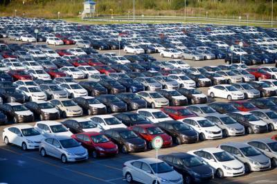 Продажи новых автомобилей в ЕС упали вдвое