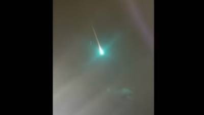 Ярчайший зеленый шар в ночном небе переполошил жителей Австралии (ВИДЕО)