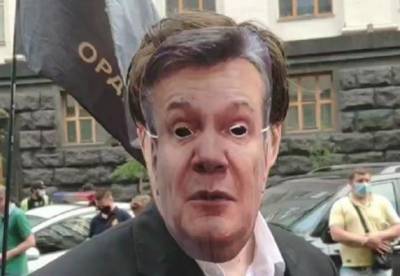 В Киеве прошла акция протеста с "Януковичем" (видео)