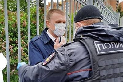 Суд оштрафовал депутата Мосгордумы за пикет в поддержку журналиста Ильи Азара