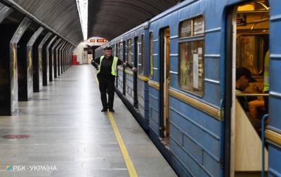 В киевском метро произошли стычки, двух человек задержали