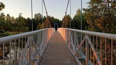 Мост, ведущий к пляжу Соснового Бора, будут открывать по выходным