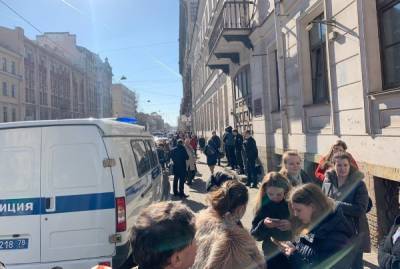 В петербургские суды и больницы вновь поступили сообщения о минировании