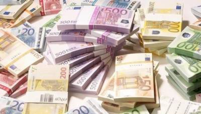 Евро потерял 17 копеек к закрытию межбанка