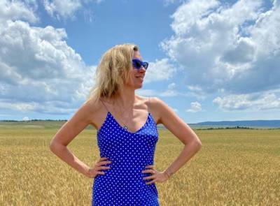 51-летняя Светлана Бондарчук устроила фотосессию в мокром бикини