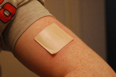 Ученые изобрели пластырь для неинвазивного лечения рака кожи