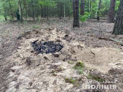 Пропавших искали около недели: Под Киевом нашли закопанные трупы мужчины и женщины