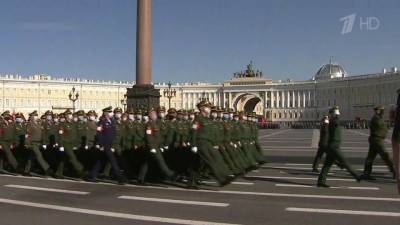 Репетиция Парада Победы проходит на Дворцовой площади в Санкт-Петербурге