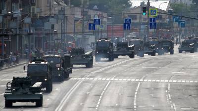Военная техника вышла на улицы Москвы перед репетицией парада Победы