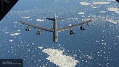 Стратегические бомбардировщики США B-52H Stratofortress совершили пролет вдоль Камчатки