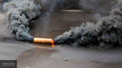Националисты забросали граждан яйцами и дымовыми шашками в центре Киева