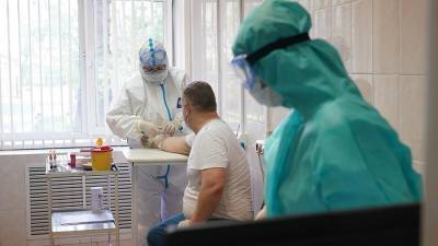 Попова указала на бессимптомное течение коронавируса у половины россиян