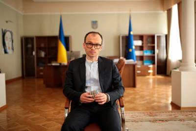Украинский министр вновь пожаловался на низкую зарплату