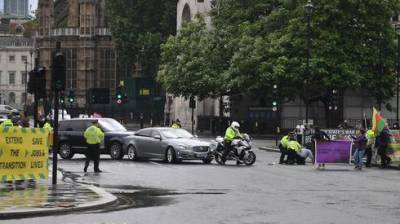 ДТП в Лондоне: джип охраны врезался в машину премьер-министра