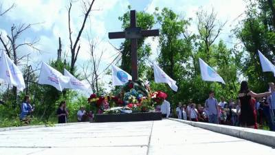 В ЛНР почтили память российских журналистов, погибших в 2014 году под минометным обстрелом