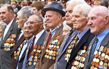 Bloomberg: Отобранных для парада в Москве ветеранов изолировали, чтобы они не заразили Путина