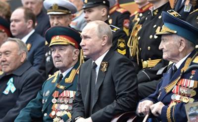 Bloomberg: ветеранов, которые будут сидеть с Путиным на параде, изолировали на две недели