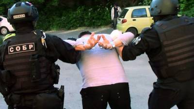 «Подозреваются в посягательстве на жизнь военнослужащих»: ФСБ и СК задержали двух членов банды Басаева