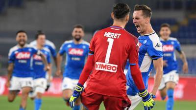 Игроки «Наполи» отпраздновали победу в Кубке Италии, нарушив правила социального дистанцирования