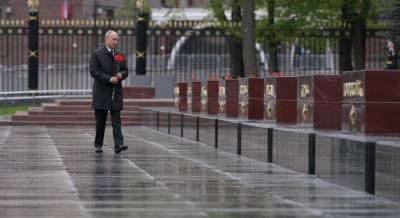 В России изолировали ветеранов, которые будут сидеть возле Путина на параде - Bloomberg