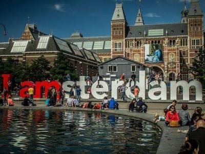 Жители Амстердама призвали власти ограничить число туристов