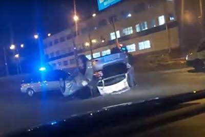 ДТП в Екатеринбурге: такси с пассажиркой перевернулось на крышу