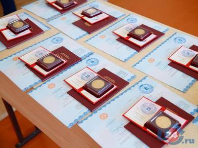 В Южноуральске выпускникам вручили аттестаты и медали