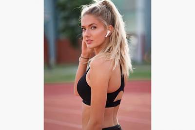 Алиса Шмидт - Самая сексуальная спортсменка мира попозировала в обтягивающем топе - lenta.ru - Германия
