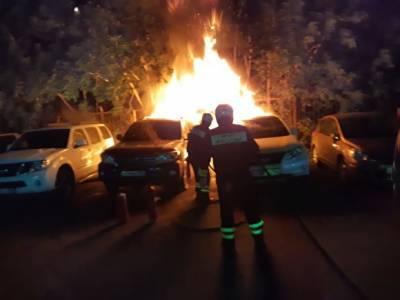 В Екатеринбурге на штрафстоянке сгорели четыре автомобиля. Полиция начала проверку