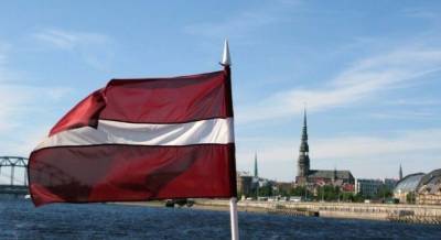 Украинцам с просроченными документами позволили быть в Латвии до начала августа