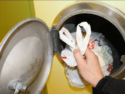В России в домах могут законсервировать мусоропроводы