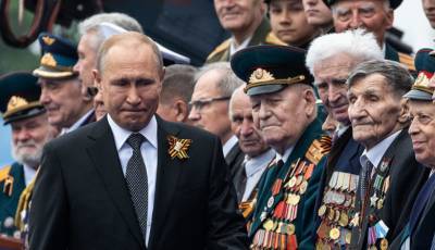 80 ветеранов, которые будут рядом с Путиным на параде Победы, отправили на карантин
