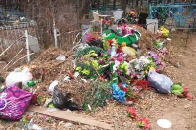 С кладбища в Тверской области убрали твердые коммунальные отходы