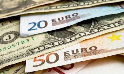Доллар к открытию межбанка прибавил 2 копейки, евро — 12