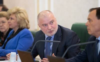 Комитет Совета Федерации выступил против сокращения новогодних каникул