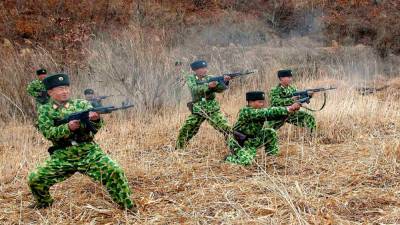 Армия КНДР занимает позиции в демилитаризованной зоне на границе с Южной Кореей