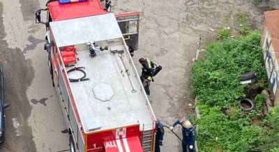 Спасатели кинули лестницу к окну: подробности пожара в многоэтажке Ярославля